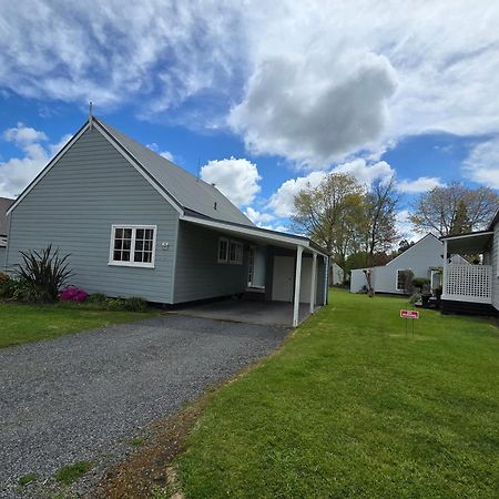 Huka Falls Resort Τούπο Εξωτερικό φωτογραφία The new houses at the village