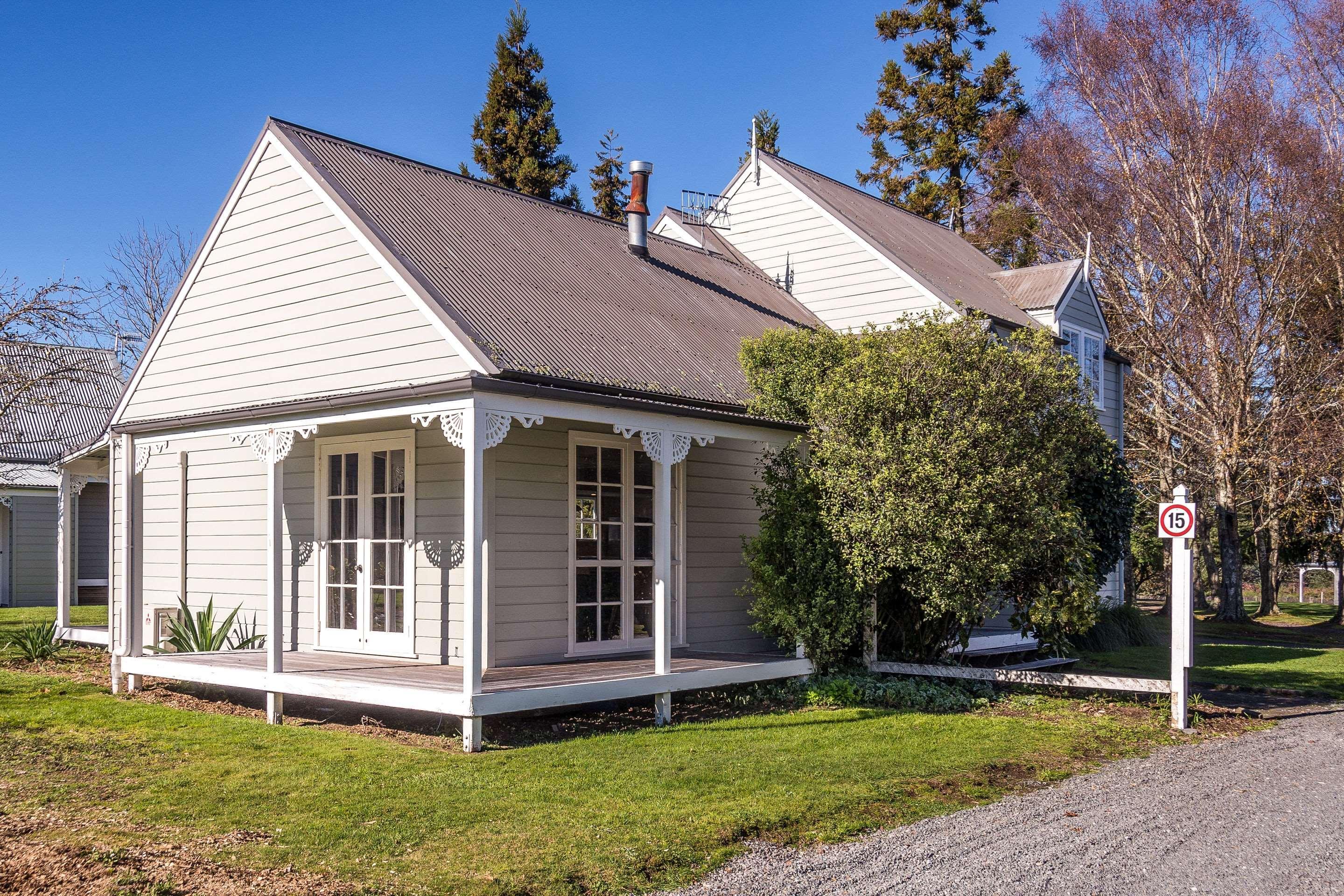 Huka Falls Resort Τούπο Εξωτερικό φωτογραφία The former police station at the centre of the village
