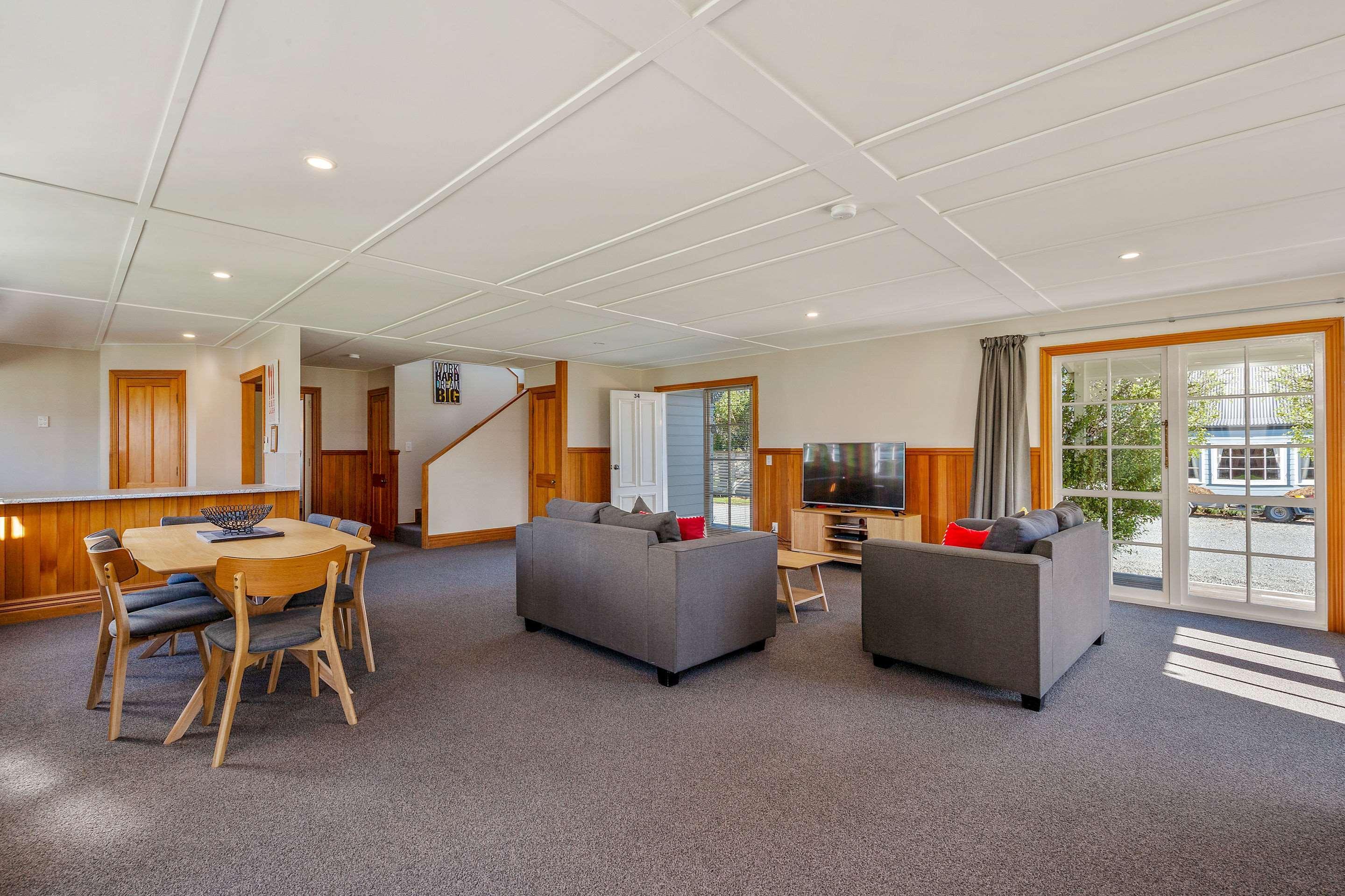 Huka Falls Resort Τούπο Εξωτερικό φωτογραφία Living area of a three-bedroom apartment