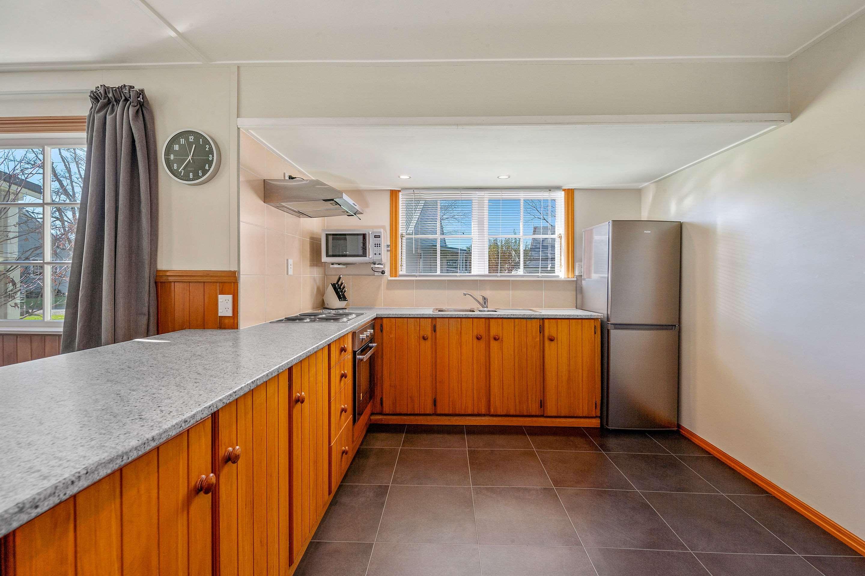 Huka Falls Resort Τούπο Εξωτερικό φωτογραφία The kitchen at the station
