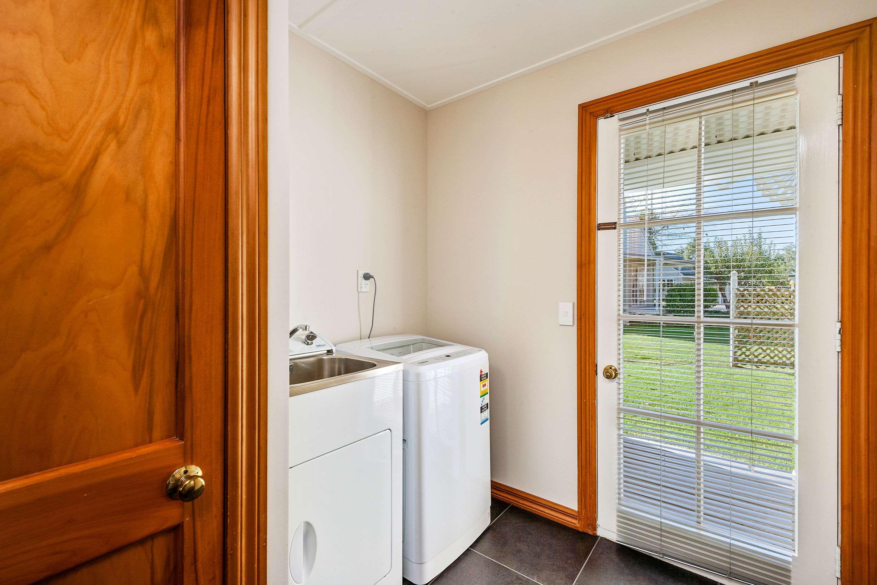 Huka Falls Resort Τούπο Εξωτερικό φωτογραφία A laundry room in a house