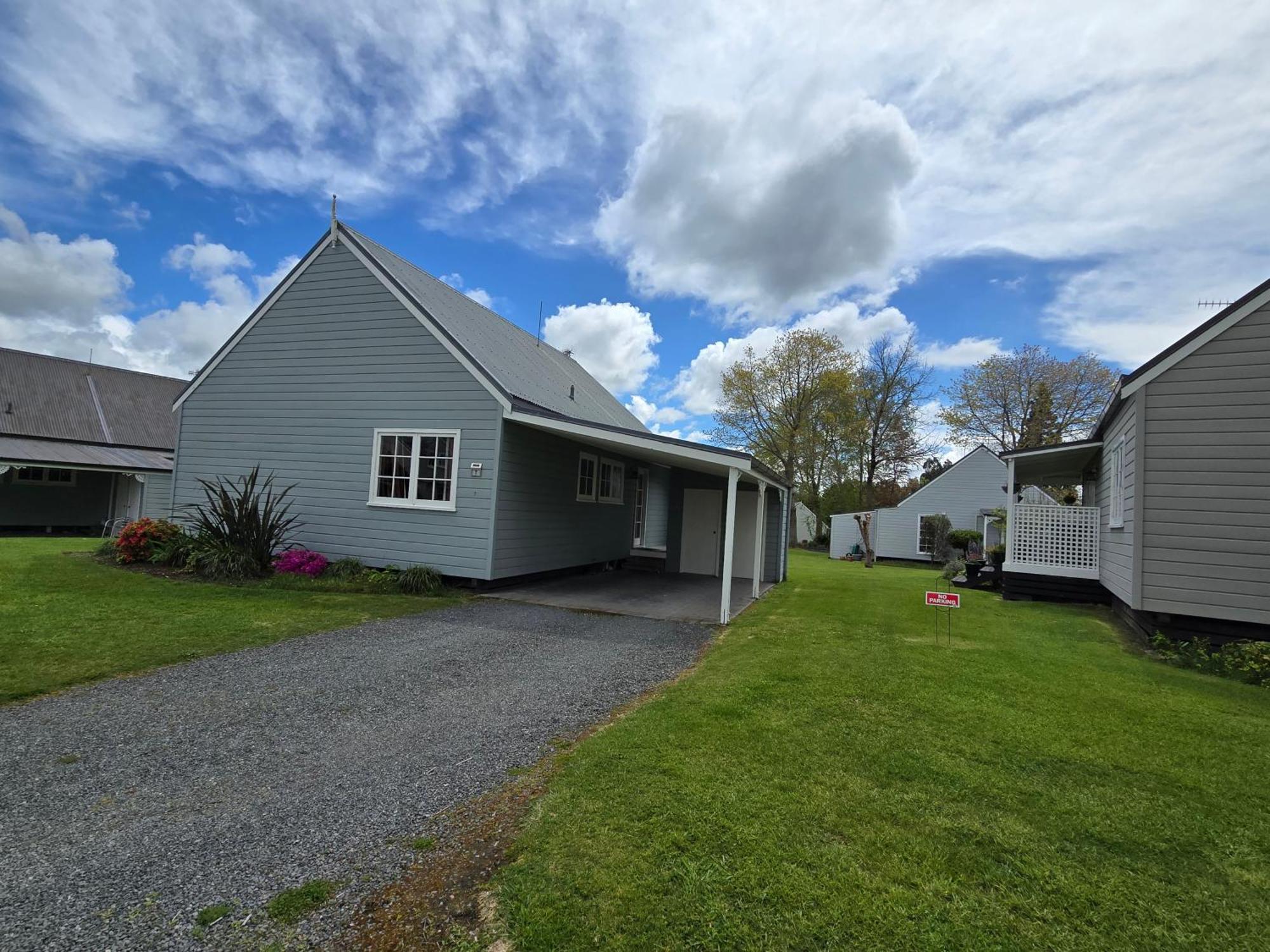 Huka Falls Resort Τούπο Εξωτερικό φωτογραφία The new houses at the village