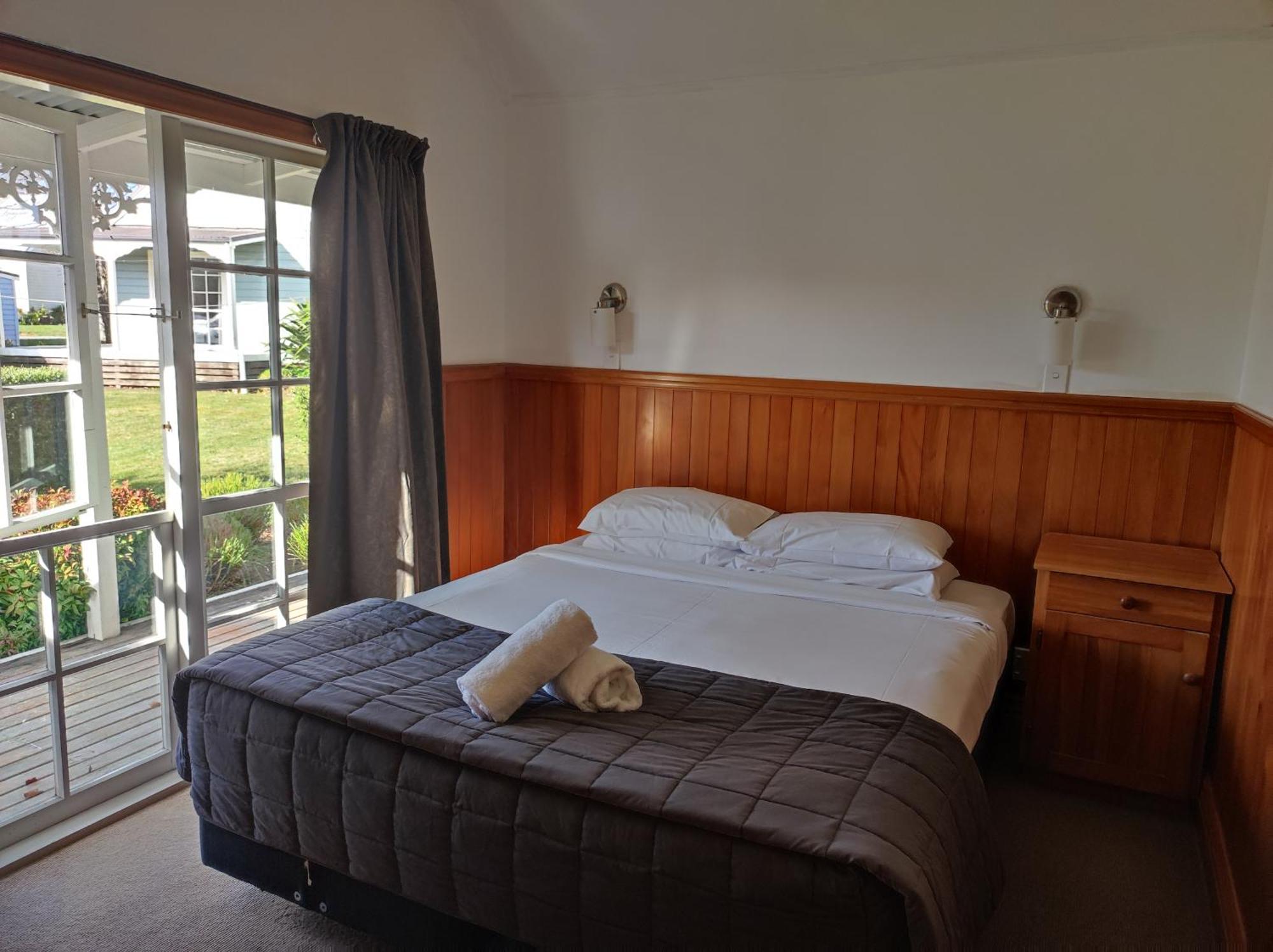Huka Falls Resort Τούπο Εξωτερικό φωτογραφία A bedroom in a motel